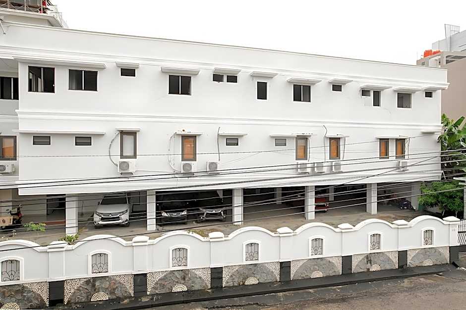 RedDoorz near Palembang Trade Center 3