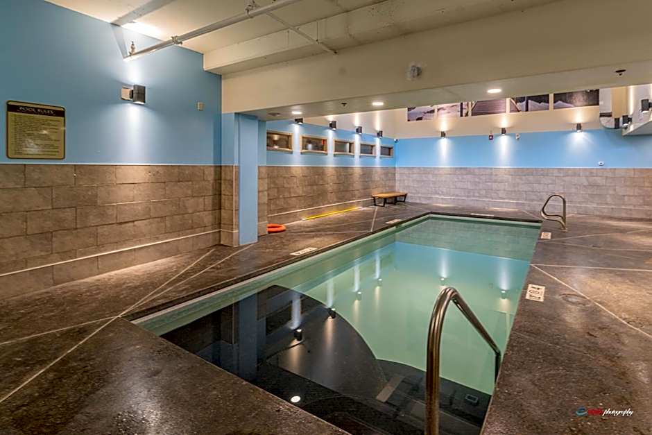 Solara Suite with Indoor Pool / Hot tub / Parking