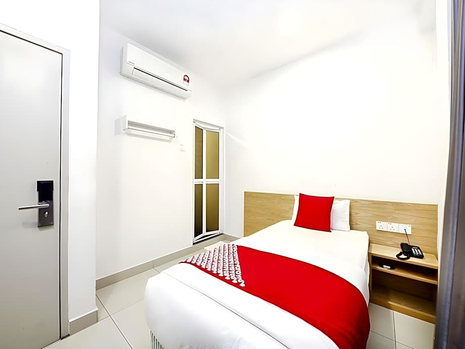 Iris Hotel