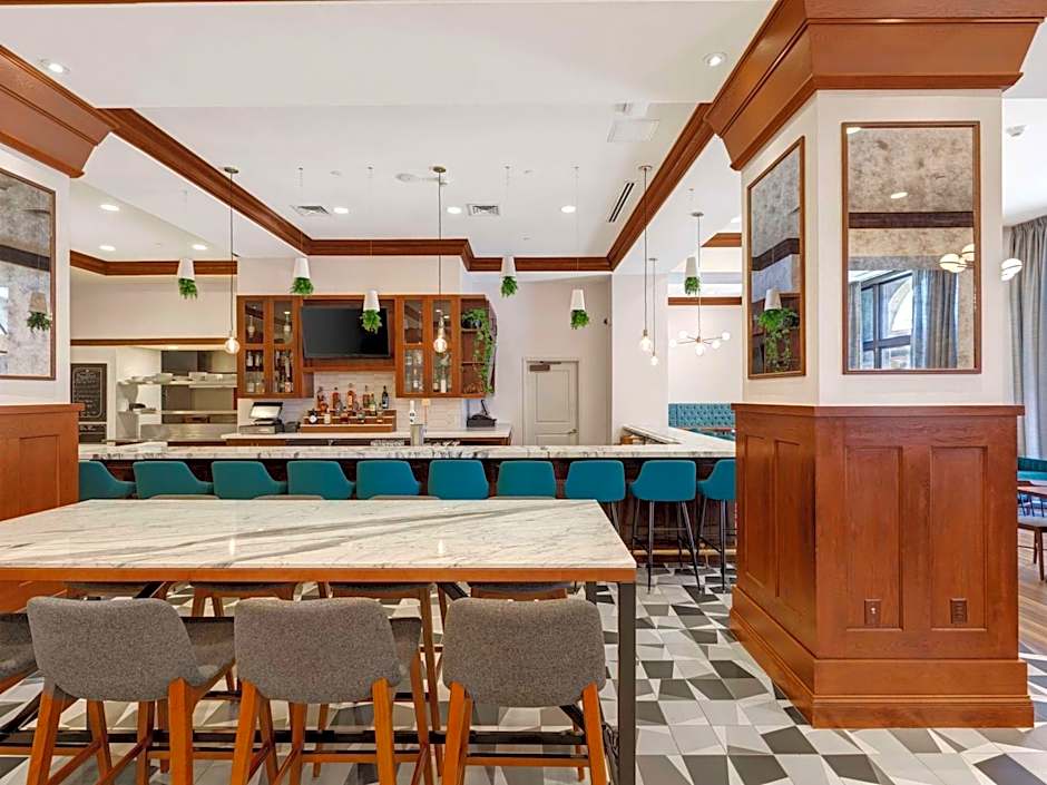 Hilton Garden Inn Milwaukee Downtown