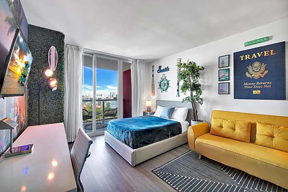 Water View Building With Pool - 5-Min Walk To The Beach - Cozy Studios