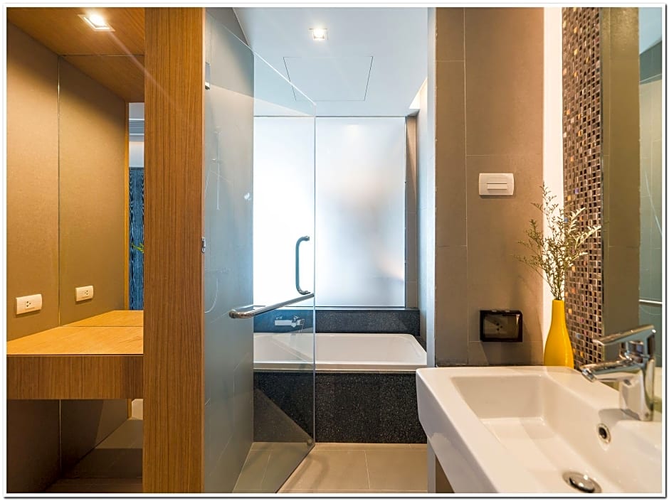 Sea Me Spring Tree Hotel