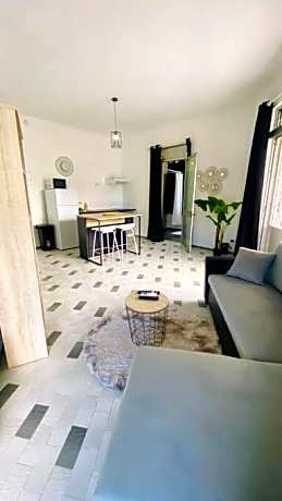 Urban Zen Appart Spacieux studio atypique avec bain a remous proche de tout