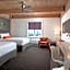 Harbor House Hotel and Marina at Pier 21