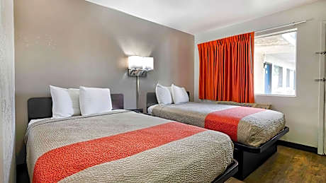 2 Full Beds | Mobility Accessible Tub