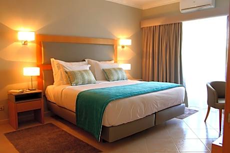 One-Bedroom Apartment with Pool View