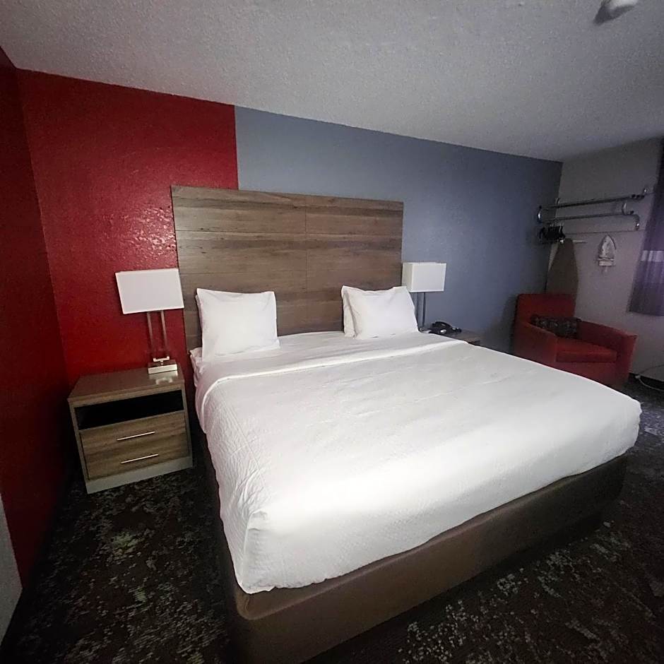 Ramada by Wyndham Cedar Rapids South