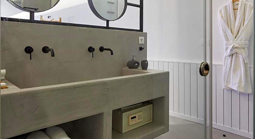 Oscar Beachfront Suites