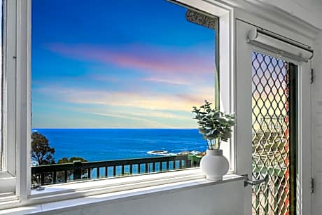 The Blue Whale - Sea View Apartment