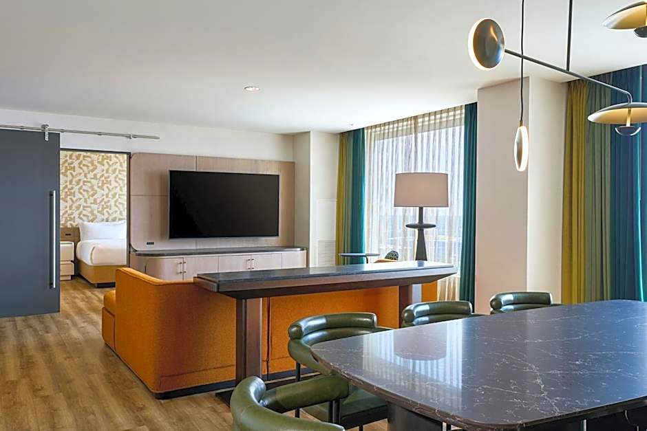 Renaissance by Marriott Schaumburg Convention Center Hotel