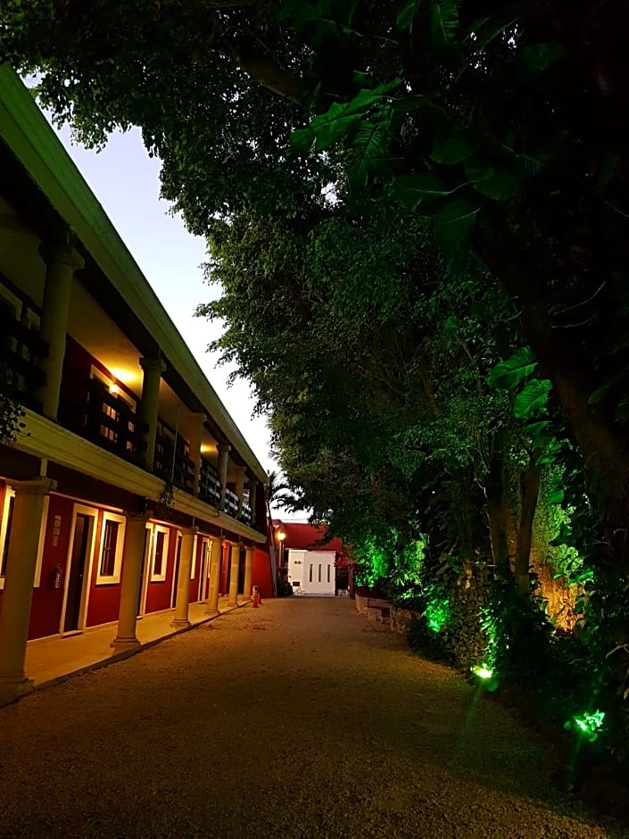 Hotel Holly