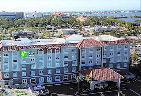 Holiday Inn Express & Suites St. Petersburg - Seminole Area By IHG