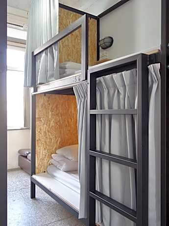 1 Person in 8-Bed Dormitory - Female Only