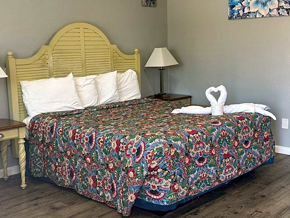 Photo 1 of 4 of Standard 1 King Bed