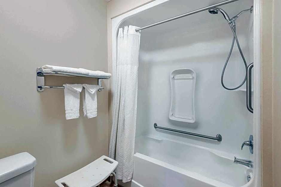 Super 8 by Wyndham Red Deer City Centre