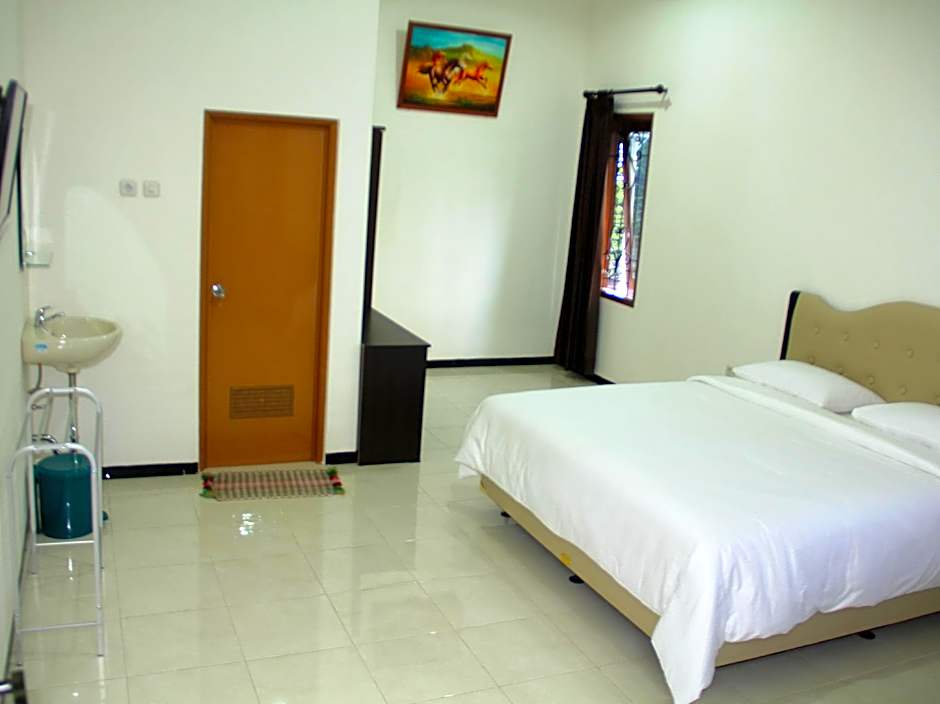 Baliku Guest House – Malang, MO