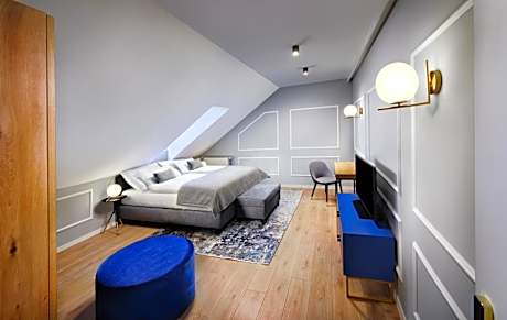 Apartment with Mountain View