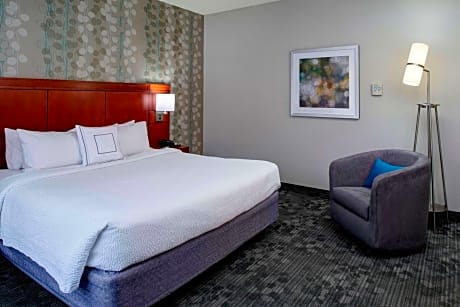 Mobility/Hearing Accessible Guestroom King Tub