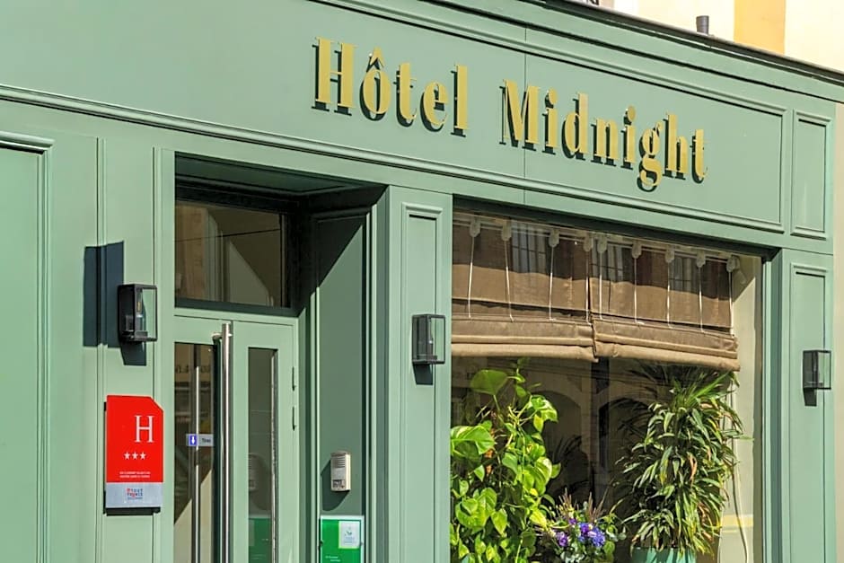 Midnight Hotel Paris