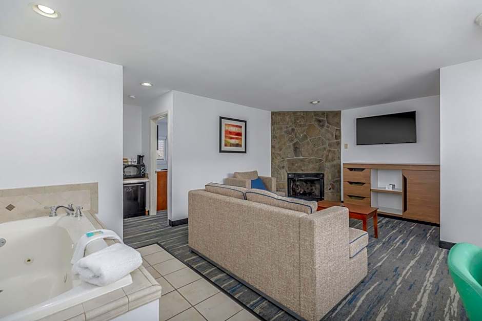 Crossroads Inn & Suites