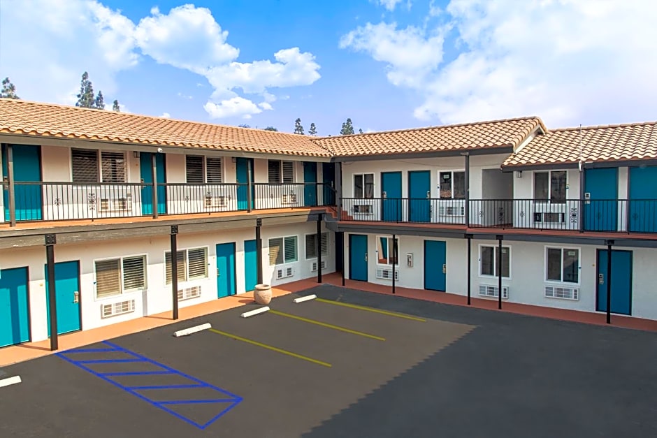 Magnolia Tree Hotel