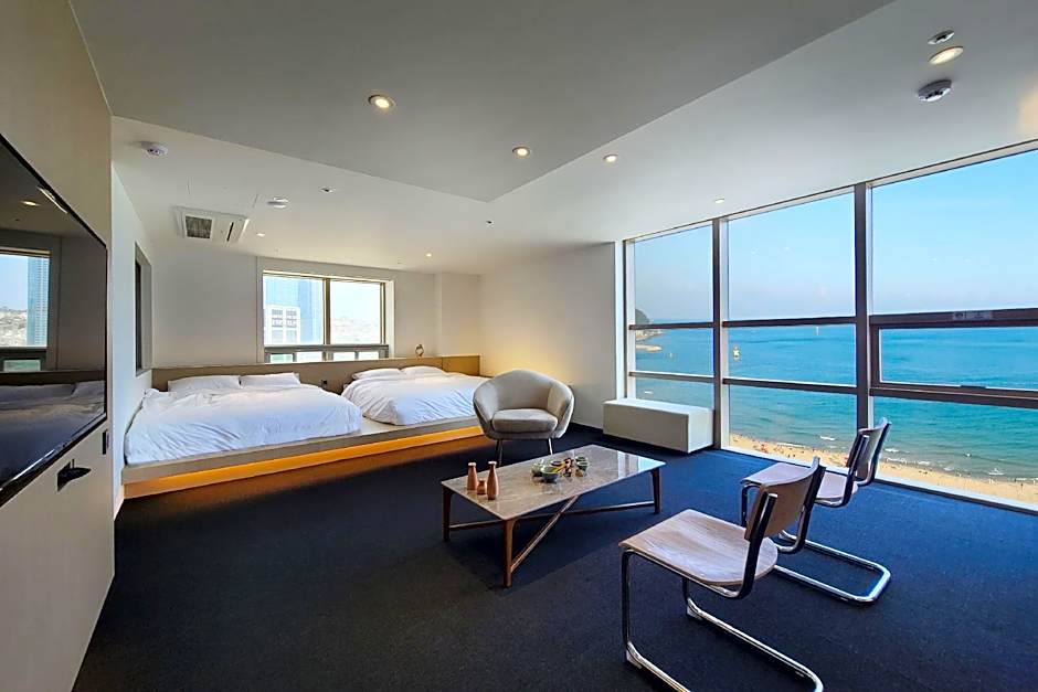 UH SUITE THE HAEUNDAE