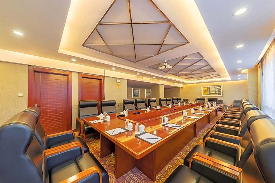 Yichang Guobin Bandao Hotel