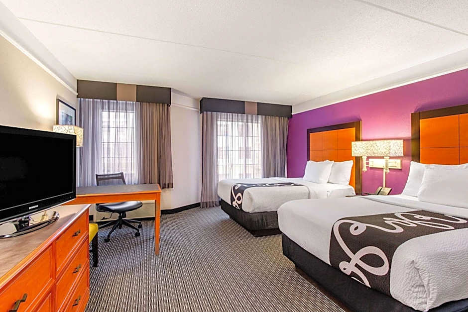 La Quinta Inn & Suites by Wyndham Raleigh Durham International Airport