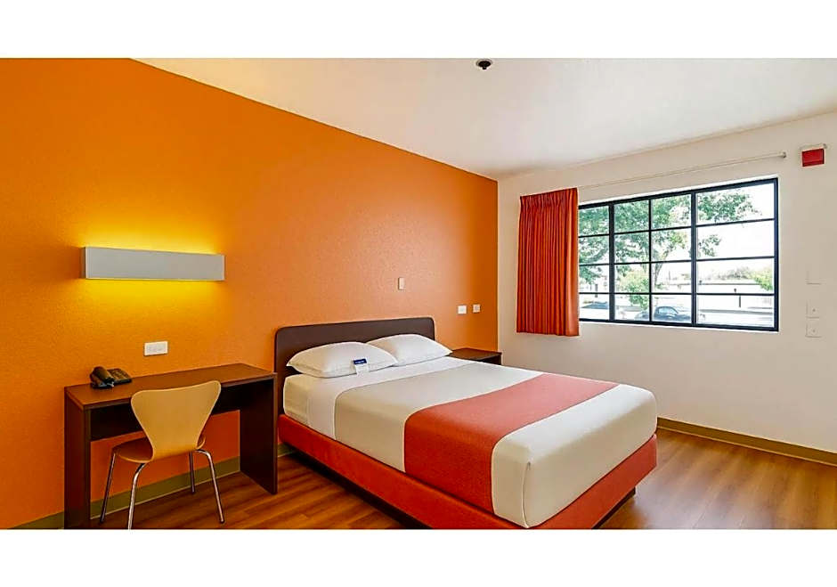 Motel 6-Carlsbad, CA Beach