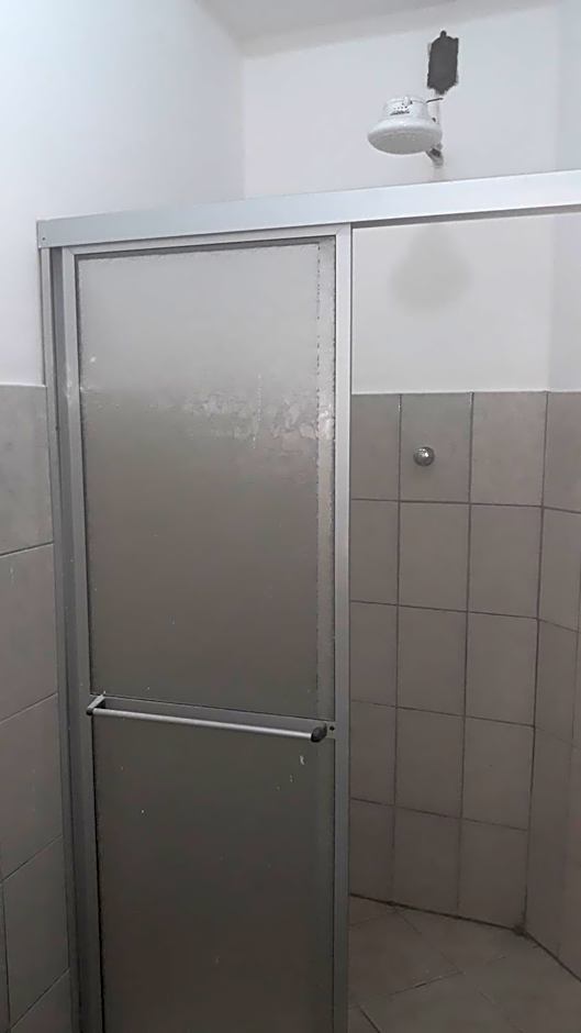 Seu Apto na Praia da Costa 7 Completo Simples e Barato 2Q Ar Cond Geladeira Fogao TV no Centro Bom para Empresas Sem escadas