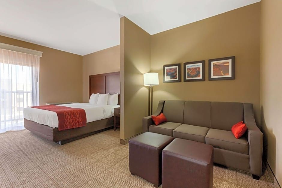 Comfort Inn & Suites Page at Lake Powell