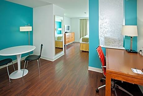 Standard King Room with Shower Bath