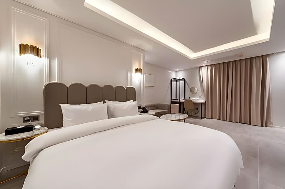 H. Moment Hotel Songjeong