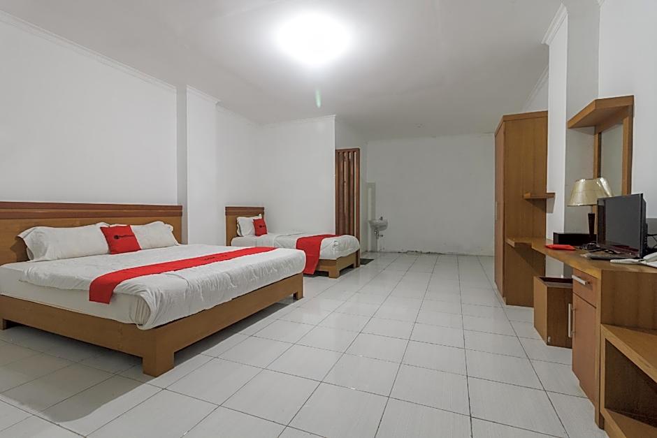 RedDoorz Syariah @ Cipanas