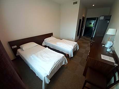 Twin Room with Shower