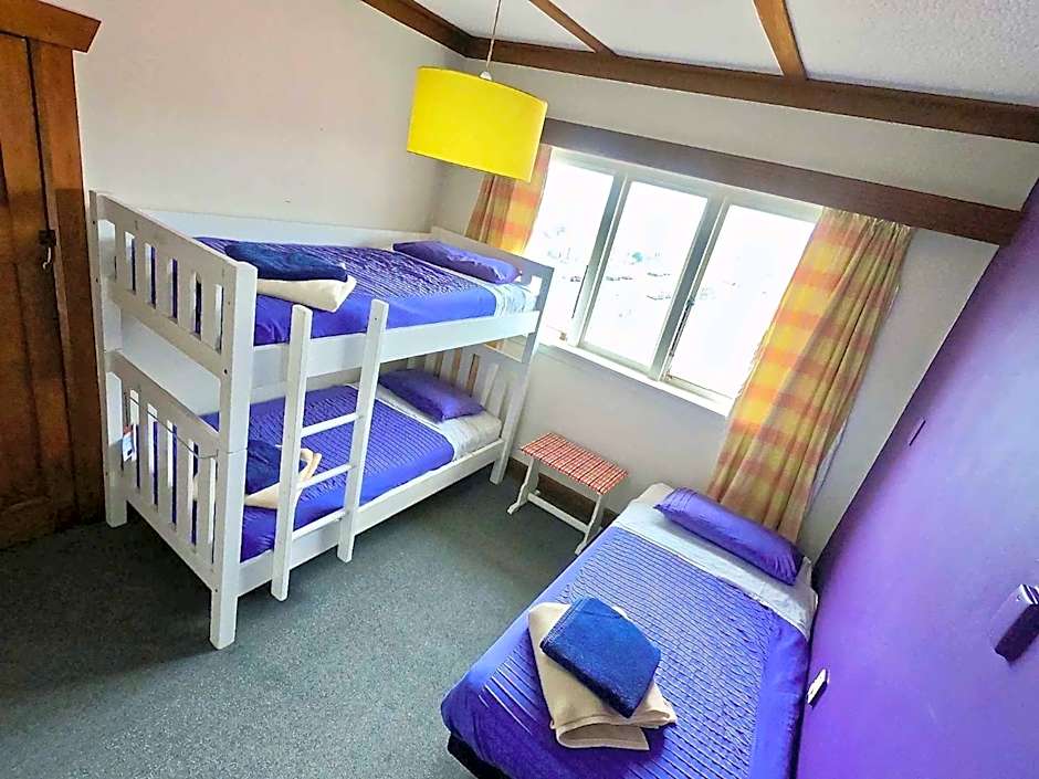 Ducks & Drakes Boutique Motel & Backpackers