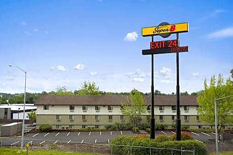 Super 8 by Wyndham Portland Airport