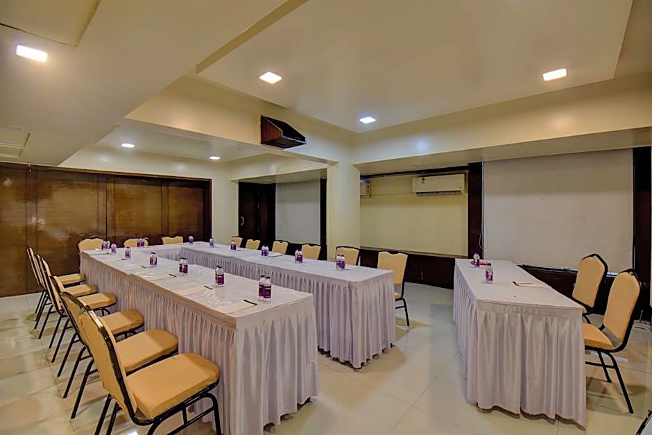 Hotel Lotus Ivy Studios Near Pune Airport