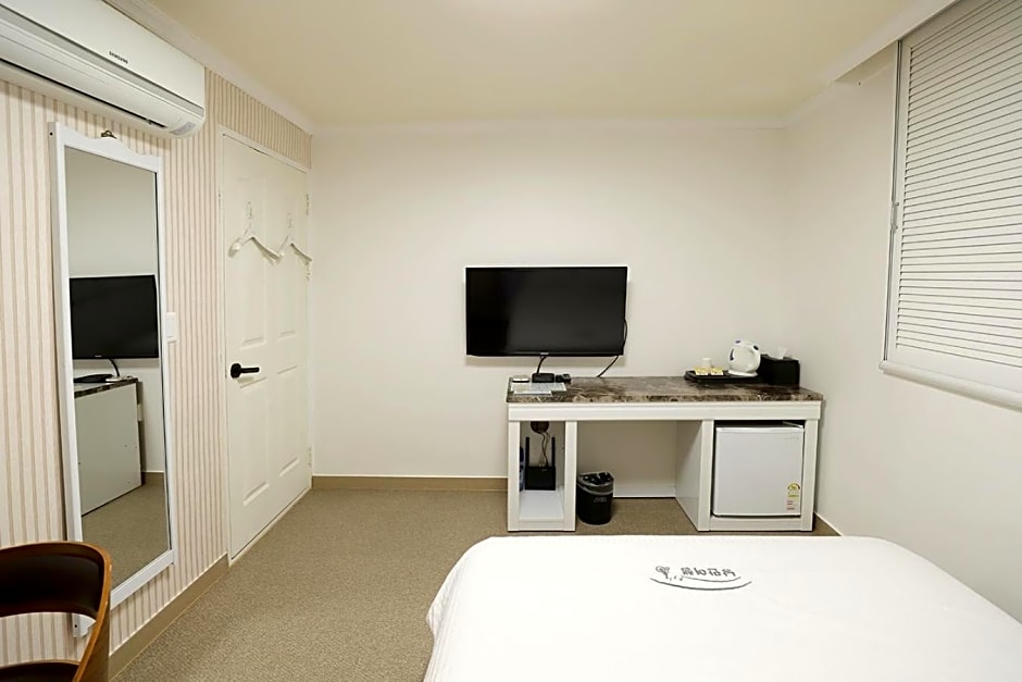 Stay RomanticTrip_Hostel