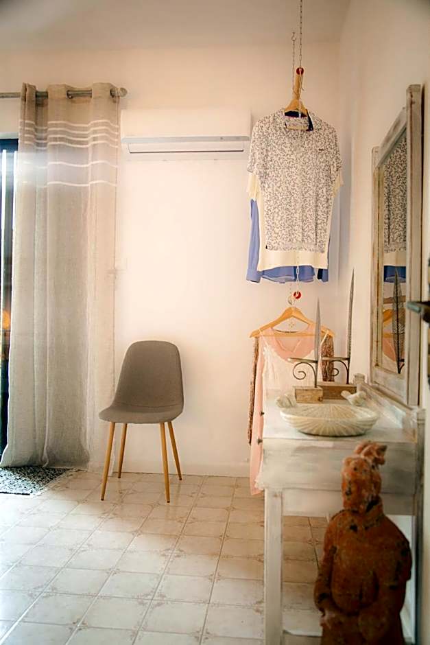 Rhodes Backpackers Boutique Hostel and Apartments