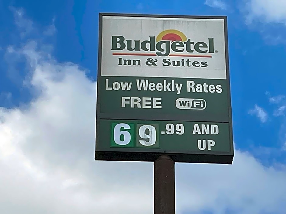Budgetel Inn and Suites - Louisville