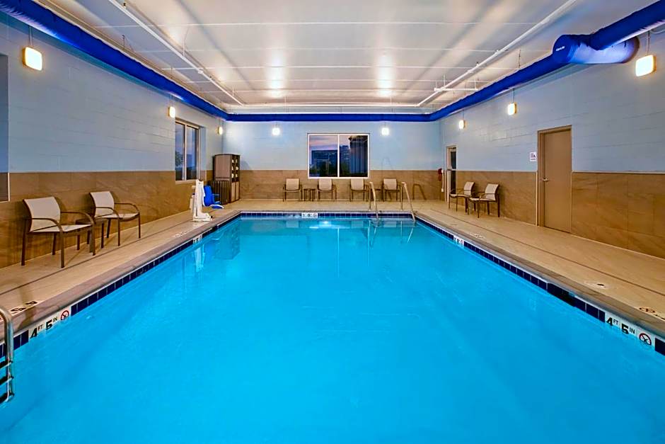 Holiday Inn Express & Suites Eden Prairie  Minneapolis By IHG