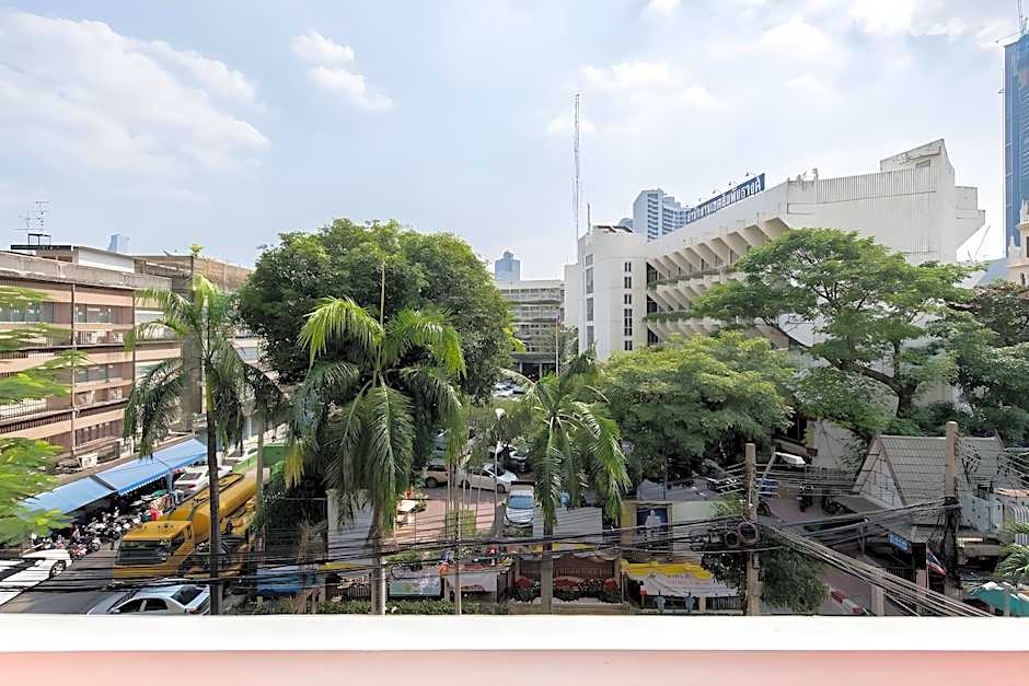 Tiny Taladnoi Hostel