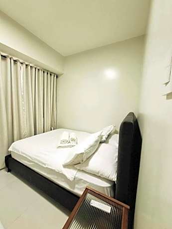 One-Bedroom Apartment with Balcony