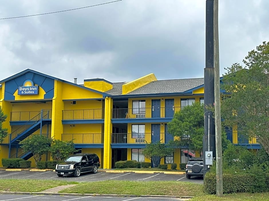 Days Inn & Suites by Wyndham Mobile