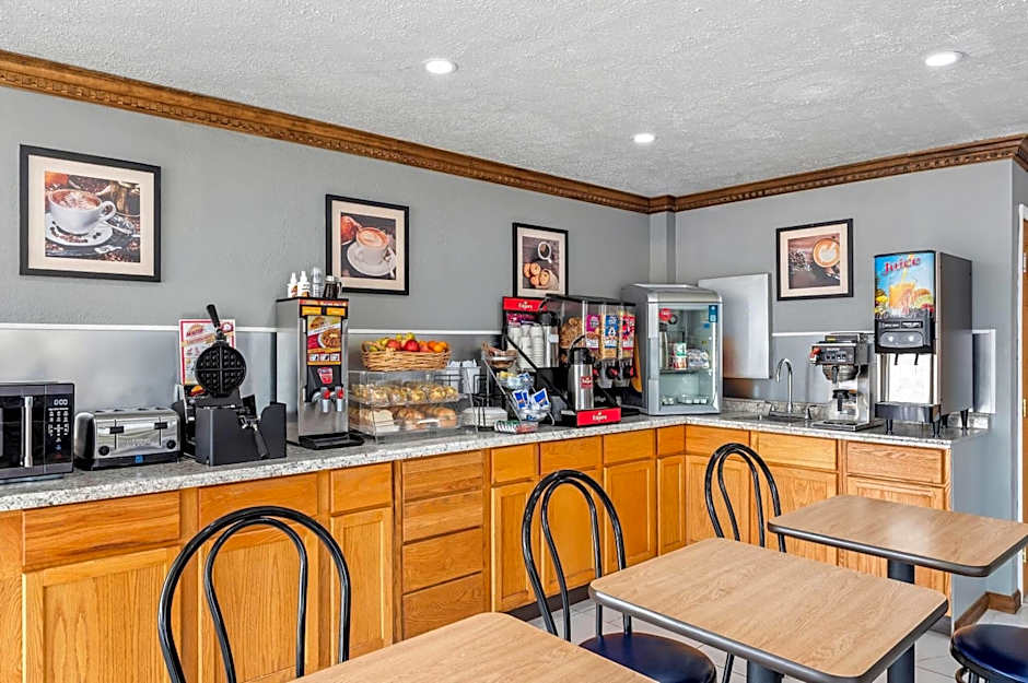 Travelodge by Wyndham Bloomington 