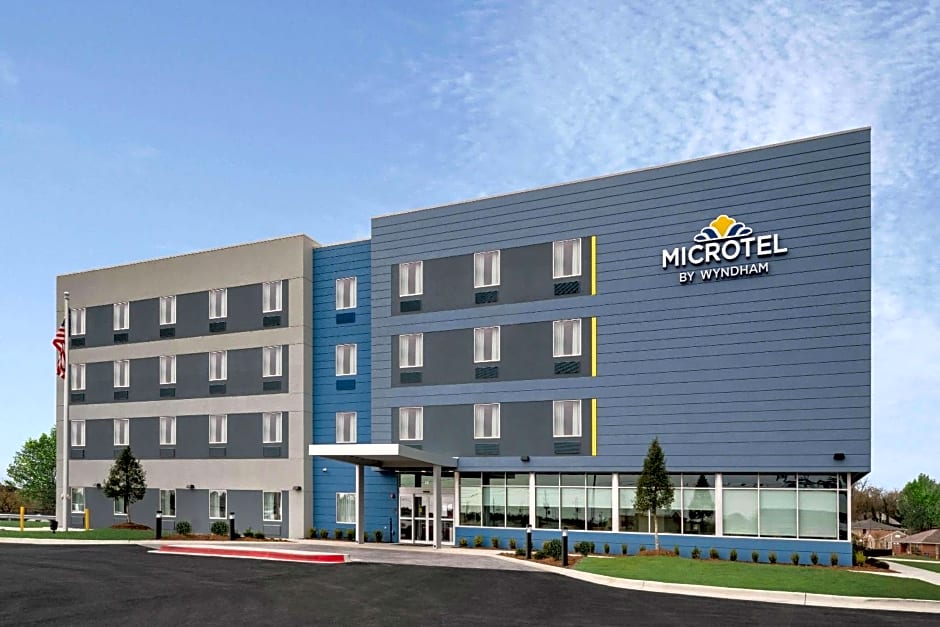 Microtel Inn & Suites by Wyndham Hot Springs