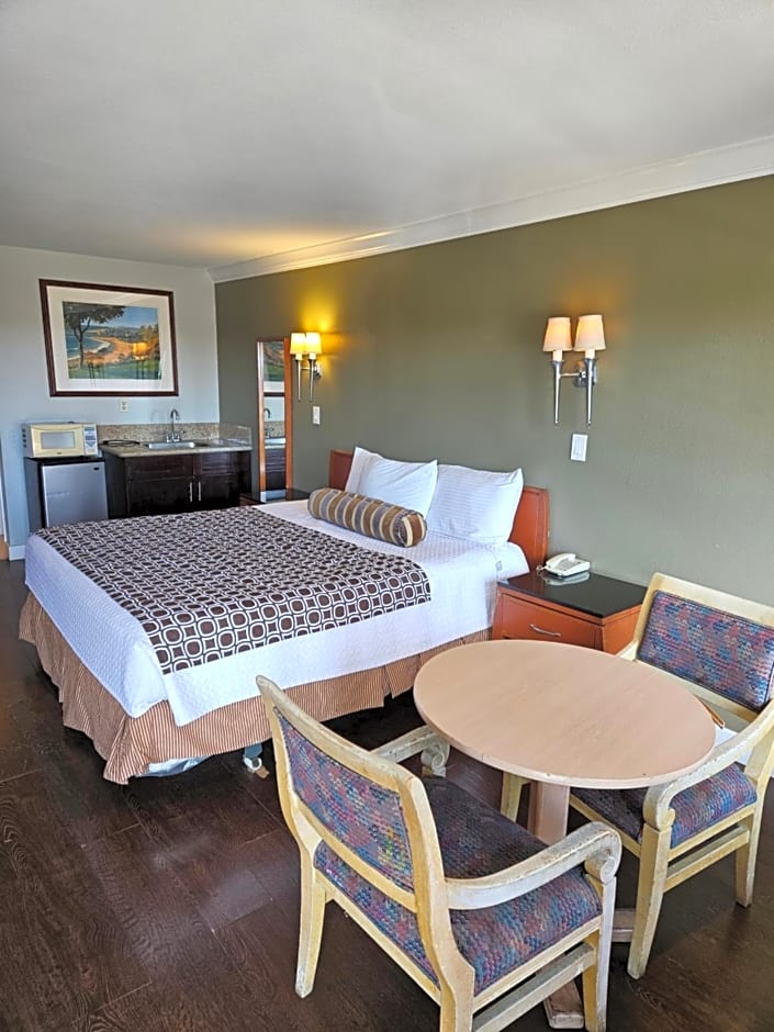 Fullerton Inn