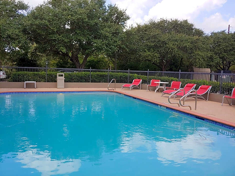 Holiday Inn Express Hotel & Suites Columbus By IHG