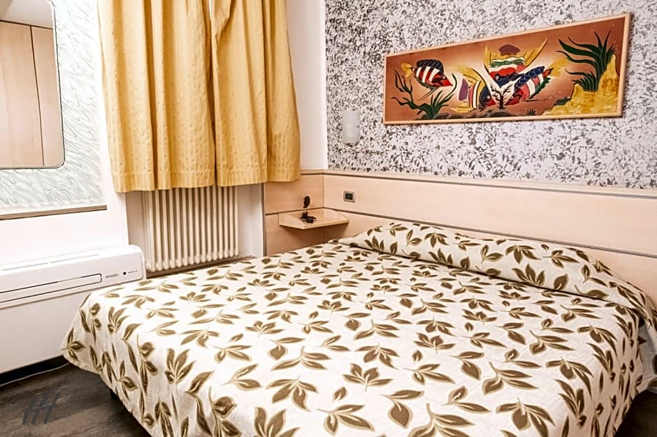 Hotel Holiday
